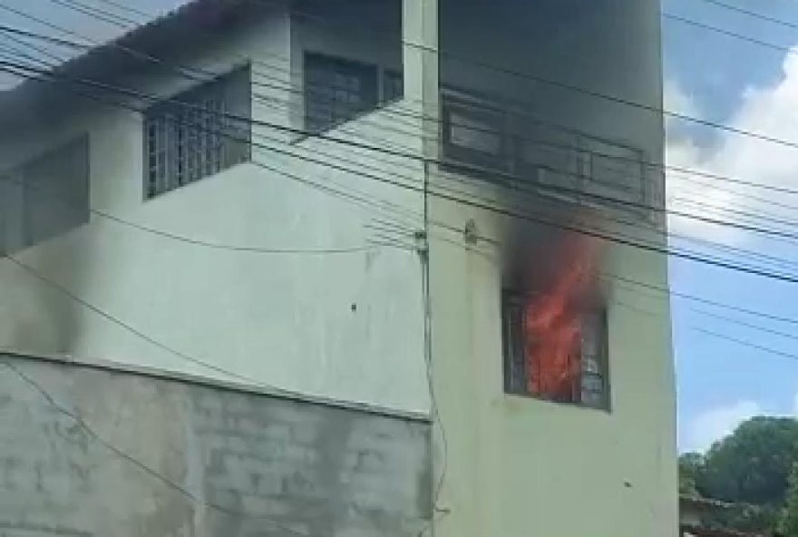 Incêndio destruiu imóvel / Foto: PM