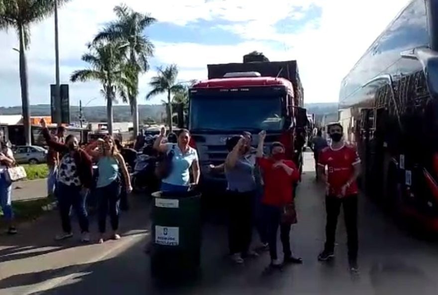 Manifestantes em Terezópolis de Goiás