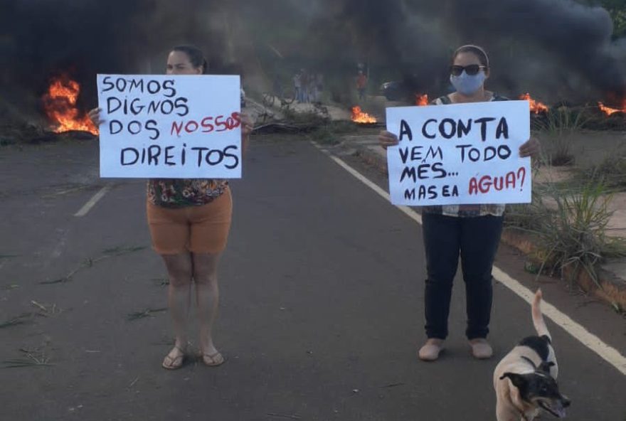 Manifestação em Anápolis por falta de água (Foto: Divulgação)