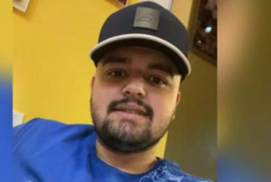 Jovem de 22 anos foi morto dentro do comércio / Foto: Reprodução