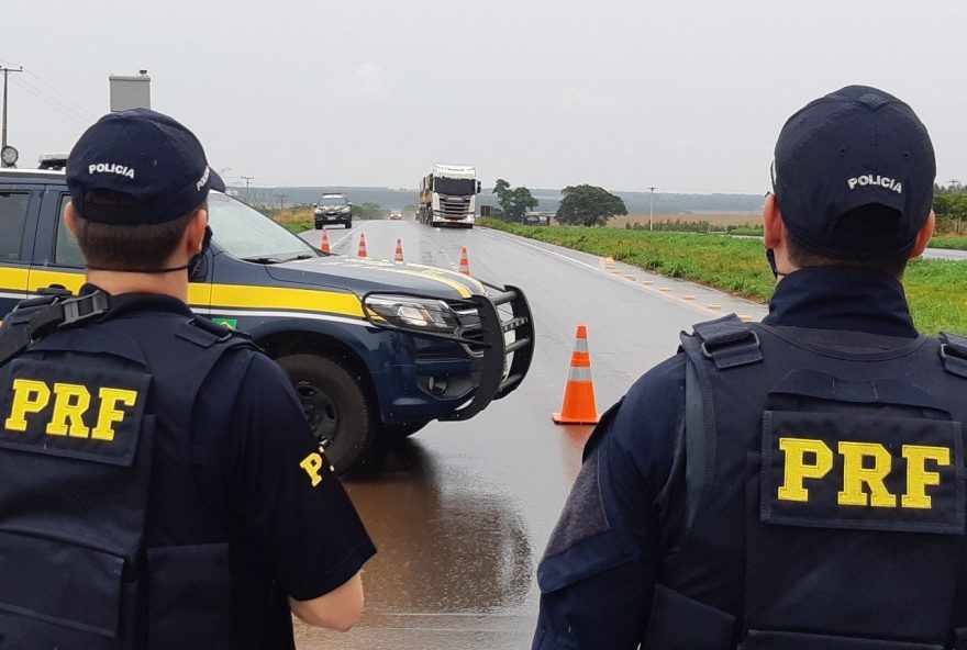 Com previsão de chuvas intensas, motoristas que vão pegar a estrada devem redobrar a atenção