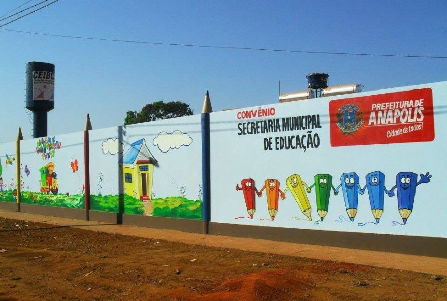 Creche é invadida e bandidos levam 60 kg de carne (Foto: Reprodução / Facebook)