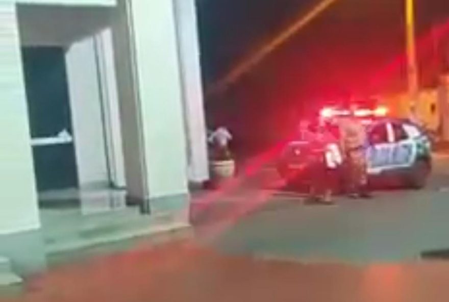 Igreja Católica, onde a idosa foi morta, em Santa Terezinha de Goiás. (Foto: reprodução vídeo)