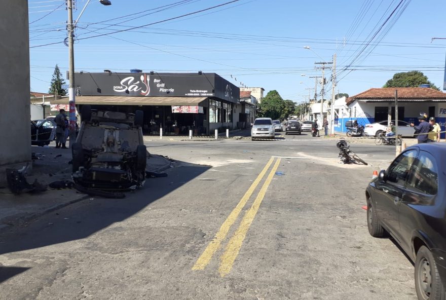 Local onde carro e moto se chocaram. (Foto divulgação Dict)