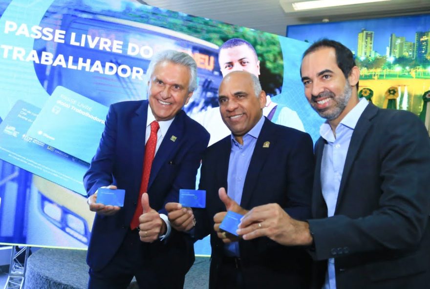 Prefeito de Goiânia, Rogério Cruz, durante lançamento do Passe Livre Trabalhador. (Foto: Reprodução/Prefeitura de Goiânia/Wesley Costa)