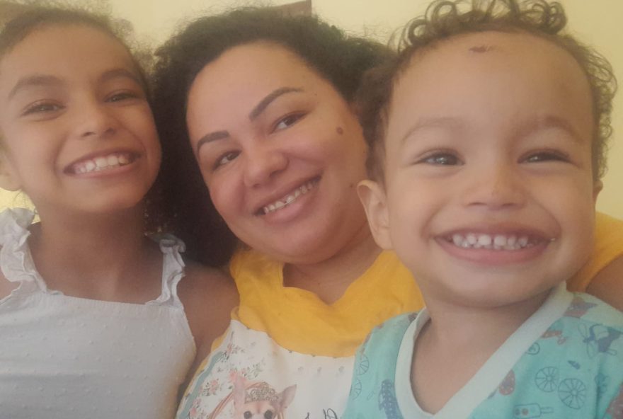 Mãe universitária: Sebastiana e os filhos Sophia e Miguel (Foto: Arquivo pessoal da família)