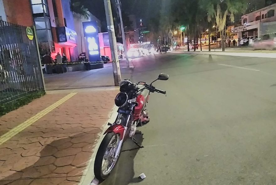 Motociclista foi levado ao Hugol, mas faleceu na unidade. (Foto: Divulgação/Dict)