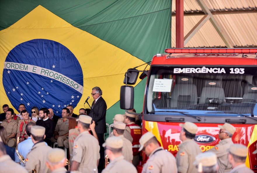 Governador Ronaldo Caiado em visita ao Corpo de Bombeiros. (Foto:: Secom)