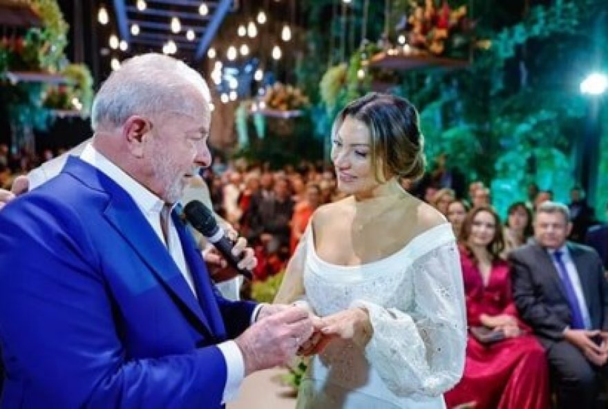 O ex-presidente Lula e Janja durante cerimônia de casamento em SP (Foto: Ricardo Stuckert)