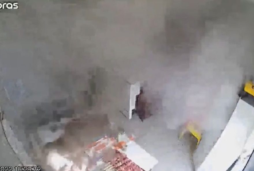 Vídeo: Panela de pressão explode enquanto homem prepara espetinho, em Ceilândia