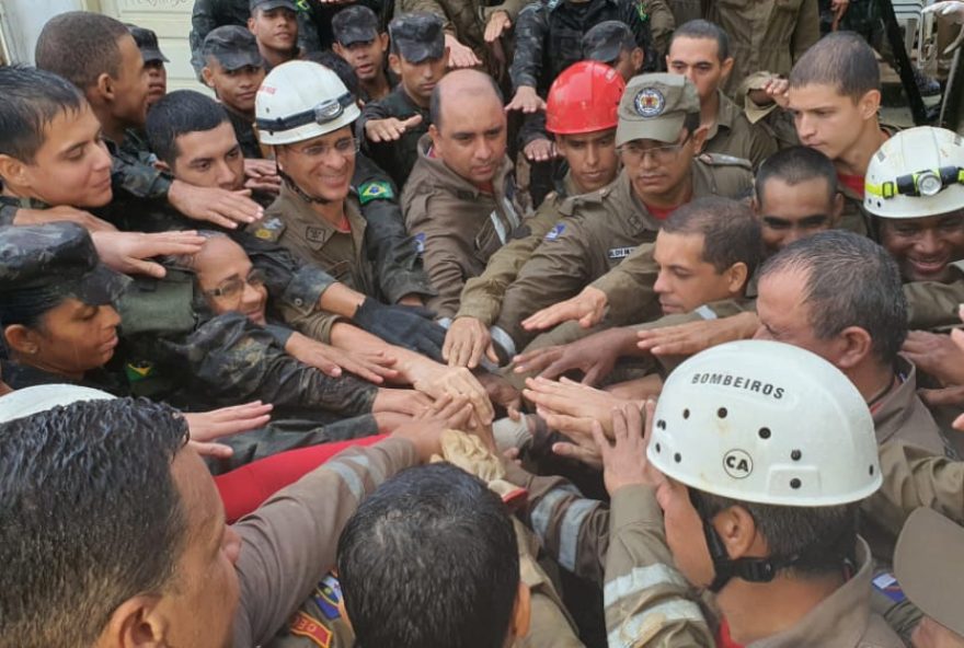 Militares goianos atuaram em conjunto com equipes de outros estados. (Foto: Divulgação/Corpo de Bombeiros de Goiás)