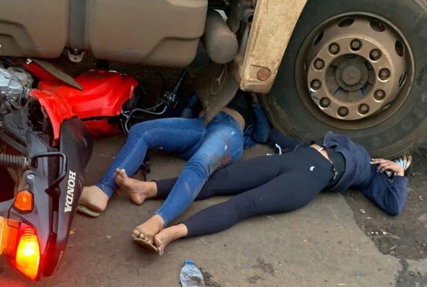 Irmãs são esmagadas por carreta em Jataí (Foto: reprodução redes sociais)