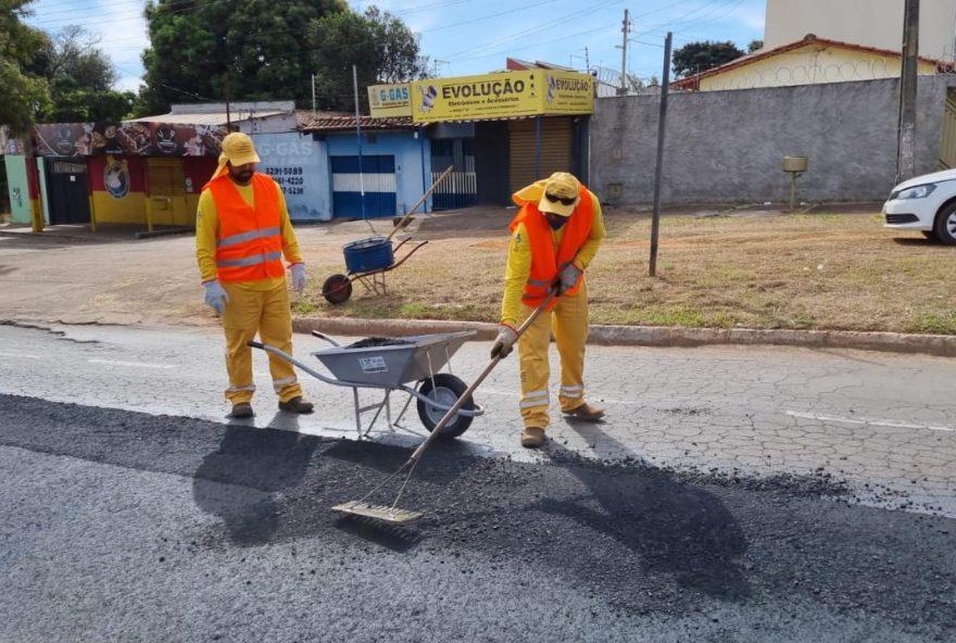 Seis principais vias da cidade receberão nova camada de asfalto. Previsão é que trabalhos sejam finalizados em 30 dias. (Foto: Divulgação/Prefeitura de Trindade)