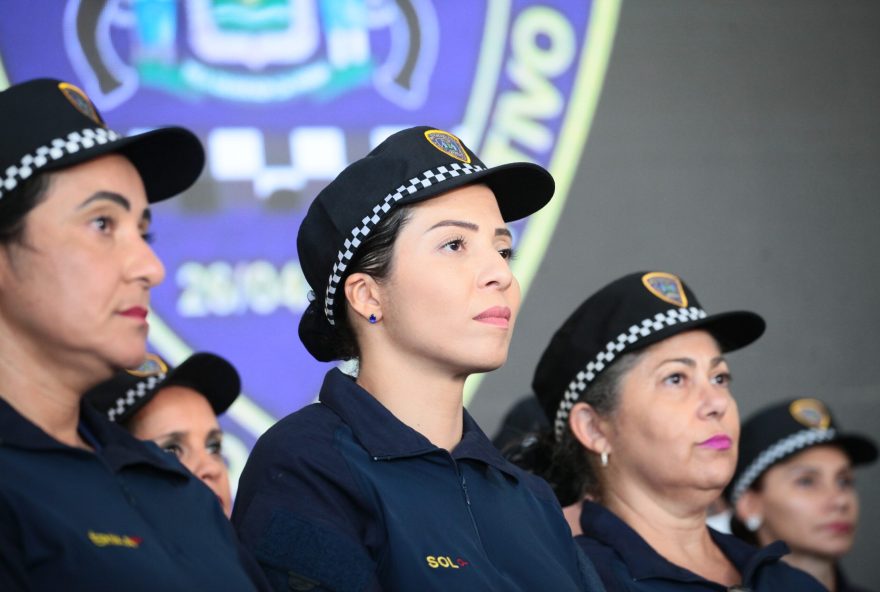 Comandante Luiza Sol com as integrantes da Patrulha Mulher Mais Segura (Foto: Divulgação / Prefeitura de Goiânia)