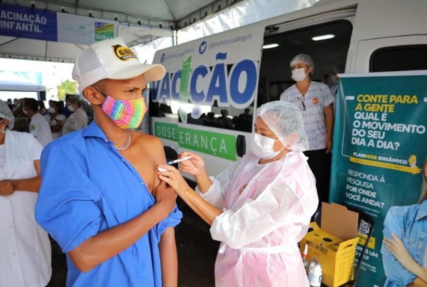 Domingo o goianiense pode se vacinar na Caravana do Bem, no Jardim Guanabara, ou em duas unidades de saúde (Foto: Divulgação / Prefeitura de Goiânia)