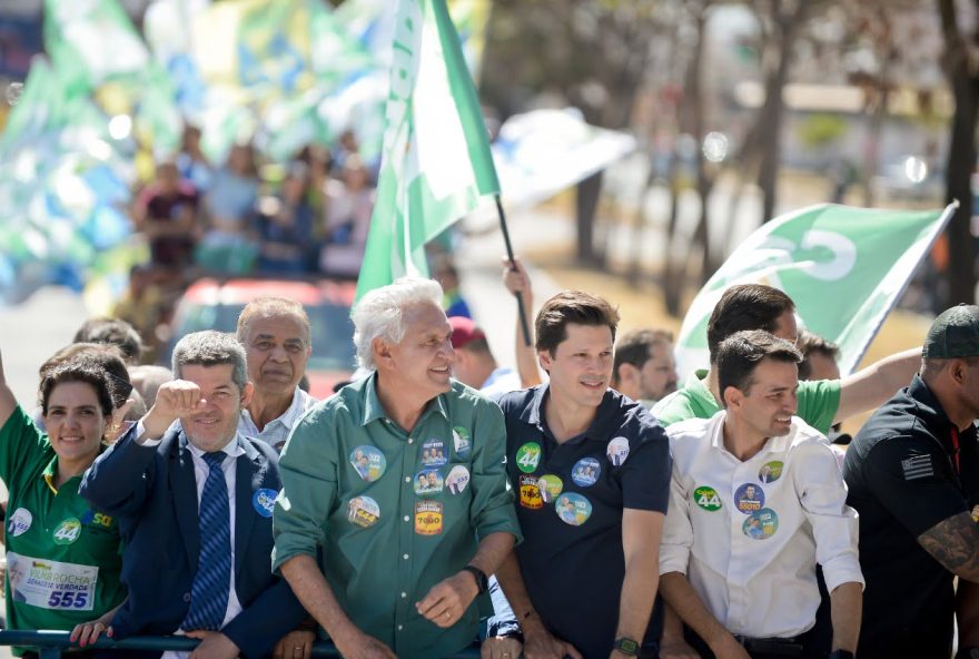 Caiado percorreu, ao lado do candidato a vice, Daniel Vilela, mais de 30 km em carreata por Aparecida de Goiânia neste sábado, 27 (Foto: Divulgação / Assessoria UB)