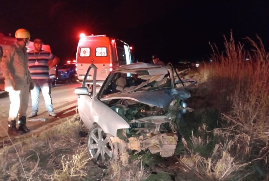 Foto mostra o Gol envolvido no acidente na GO-430, em Planaltina de Goiás