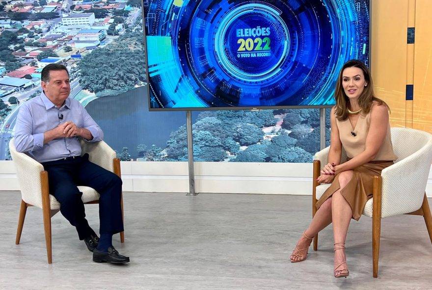 Imagem mostra Marconi Perillo durante entrevista da TV Record