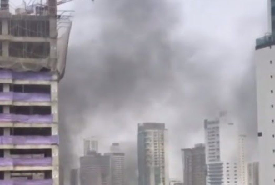 Incêndio atinge prédio em construção no Setor Bueno, em Goiânia