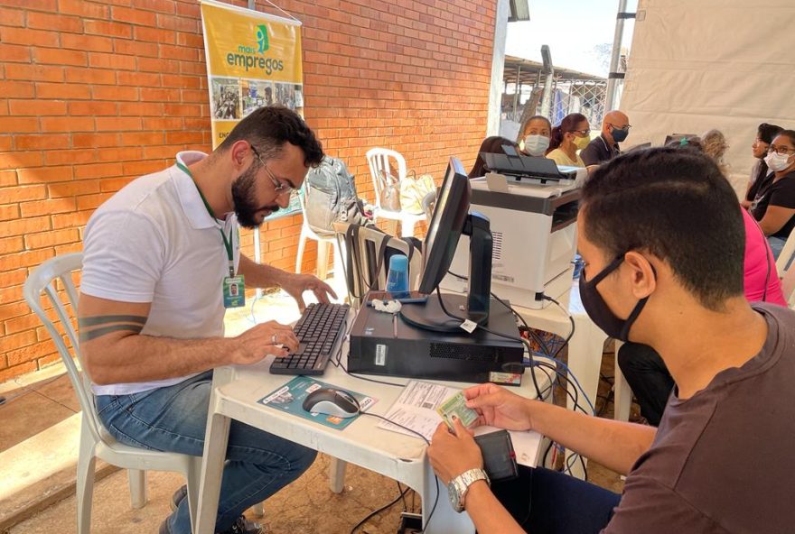 Programa oferecerá empregos e cursos entre outros benefícios. (Foto: Divulgação/Governo de Goiás)