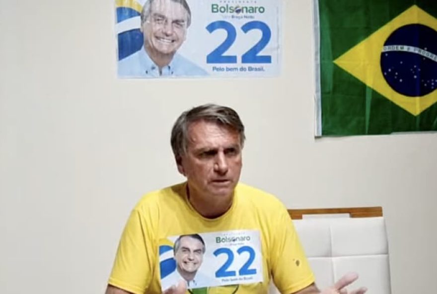 Em live, Bolsonaro ataca Morais e pede para que ministro 