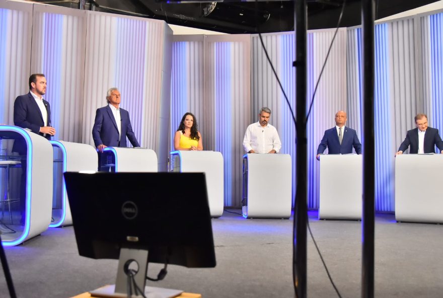 Principais candidatos ao governo de Goiás, Caiado e Mendanha trocam farpas em debate