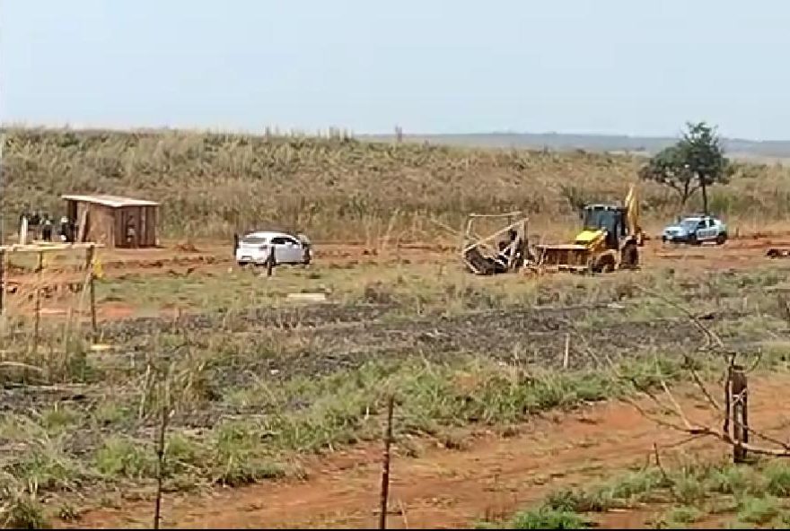 Cerca de 130 famílias moravam em casas improvisadas no local. (Foto: Reprodução/Redes sociais)