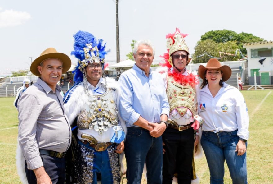 A visita do governador Caiado teve a companhia da primeira-dama Gracinha Caiado, que se recupera de uma luxação no braço ocorrida durante um acidente. (Foto: Lucas Diener)