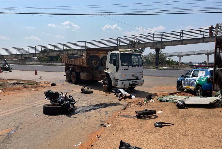 Motociclista morre ao tentar ultrapassar caminhão na BR-060, em Goiânia