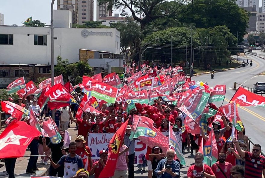 Caminhada em apoio a Lula reúne mais de 10 mil pessoas, em Goiânia