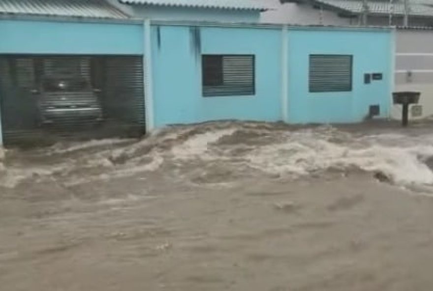 Grande Goiânia registra afogamento, quedas de energia e outros estragos