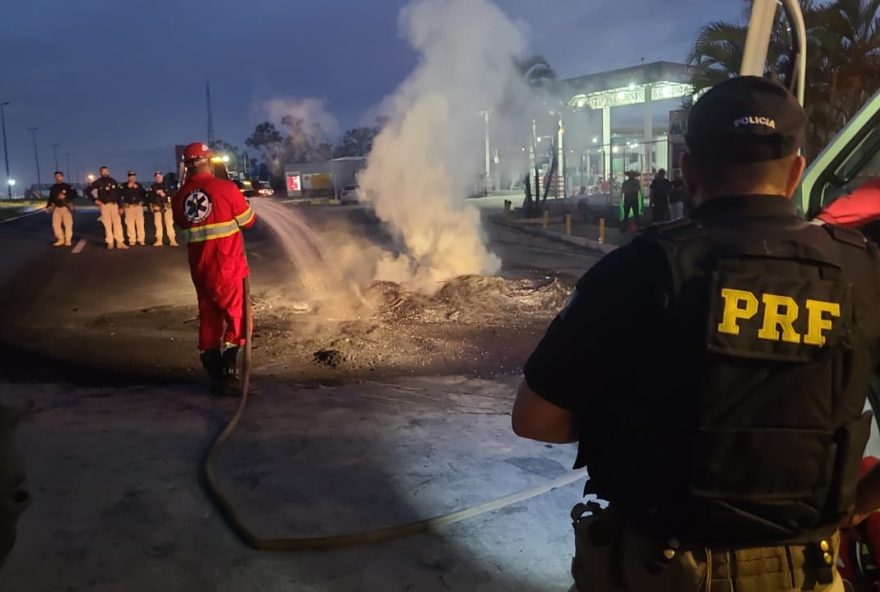 Rodovias de Goiás continuam interditadas após terceiro dia de protestos contra resultado das eleições