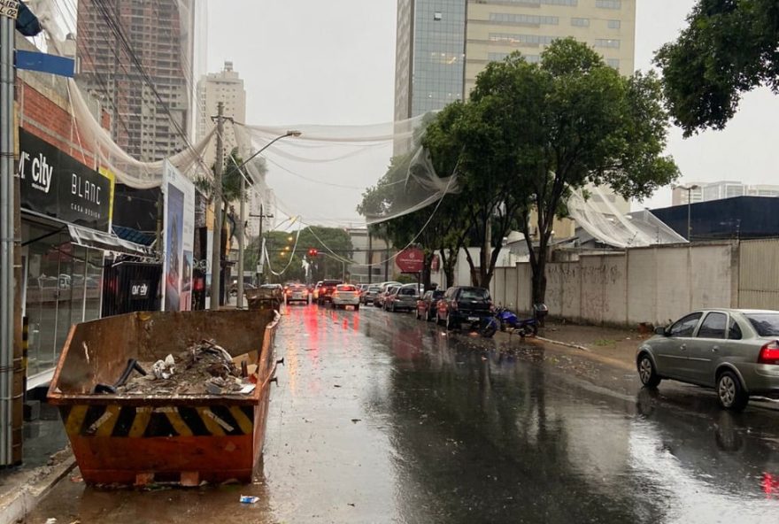 Chuvas em Goiás causam danos à rede elétrica e provocam quedas de energia