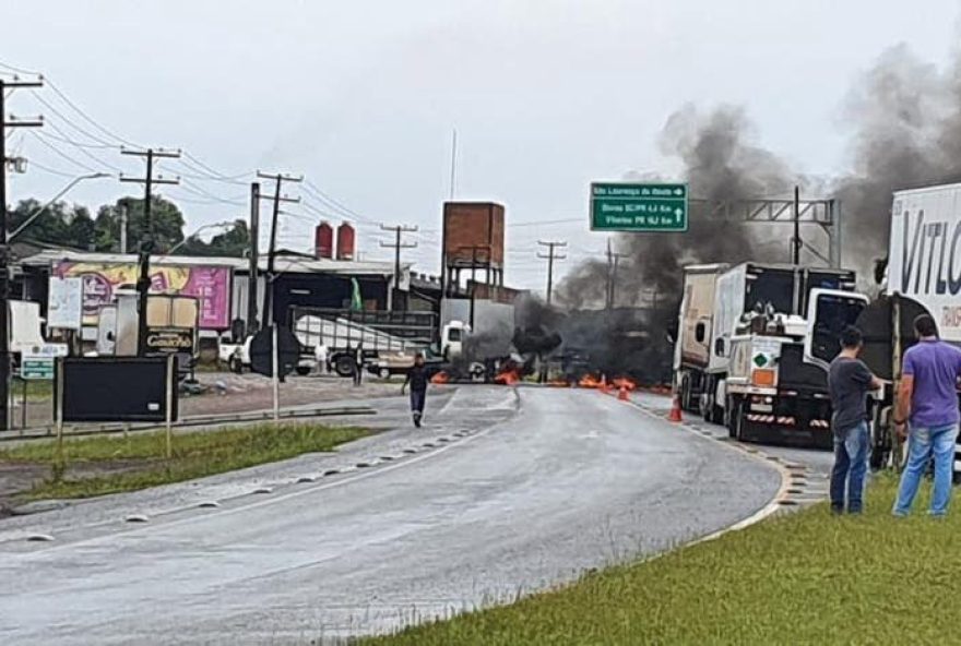 Os bloqueios também afetaram a distribuição de vacinas em SC (Foto: Tiago Ghizoni/NSC)