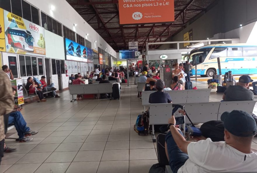 Terminal rodoviário trabalha contabilizar prejuízos e recompensar passageiros que não conseguiram embarcar. Apenas uma empresa cancelou 38 viagens (Reprodução/Rodoviária)