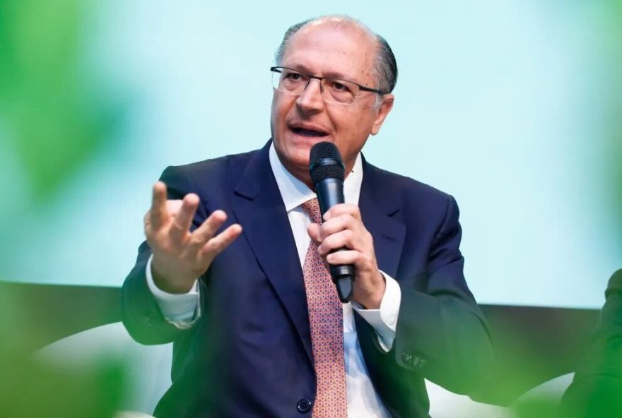 Em razão do quadro, Alckmin não cumpre agenda nesta segunda-feira (1º)