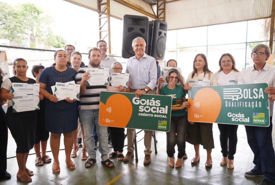 Entrega de equipamento têxtil para cidade de Goiás: tecnologia de ponta para setor de confecções (Foto: Hegon Corrêa)