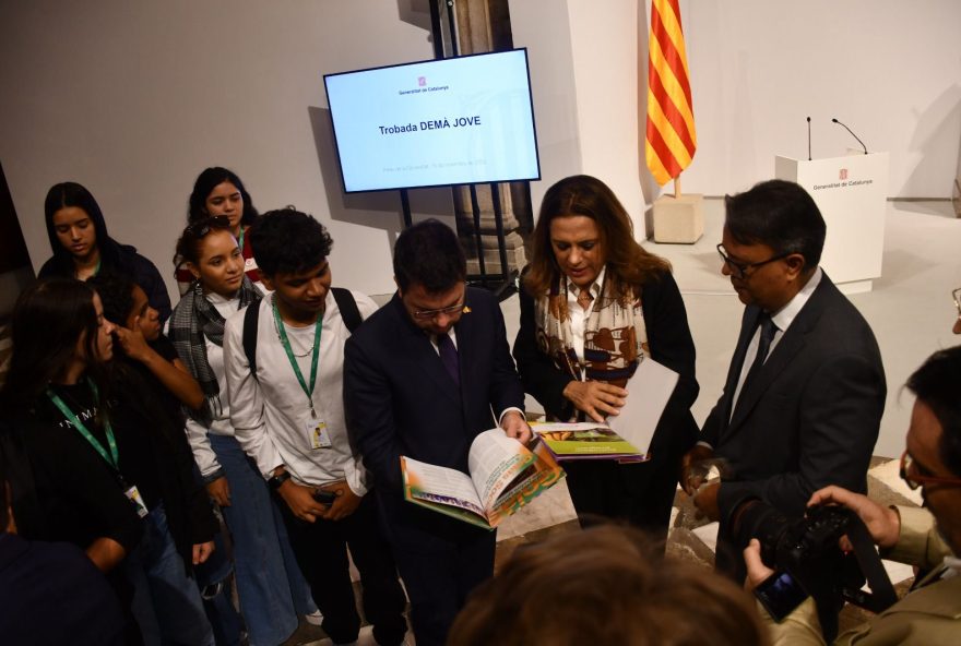 Primeira-dama Gracinha Caiado acompanha jovens goianos em visita só presidente da Catalunha. (Foto: Fundesplai)