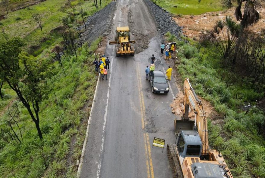 No início do ano, Goinfra executou obras emergenciais para corrigir erosão causada pelas chuvas na GO-118, entre Alto Paraíso e Teresina de Goiás. (Foto: Goinfra)