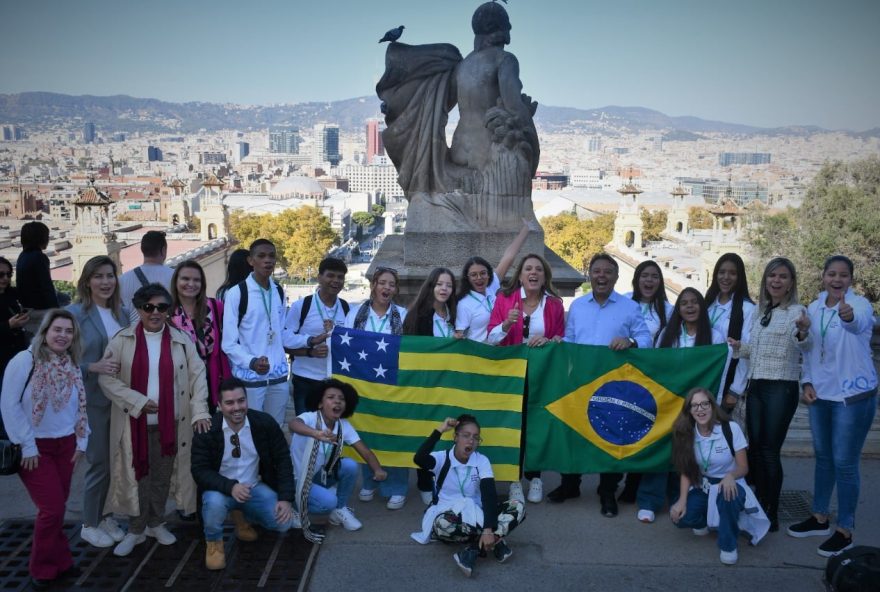 Estudantes passaram por imersão cultural na Espanha, Bélgica e Portugal. (Foto: Seds)