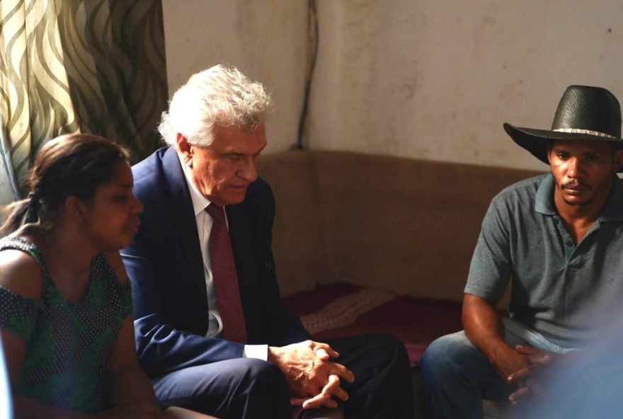 Governador Ronaldo Caiado presta solidariedade à família de Luana Marcelo Alves, adolescente de 12 anos morta no início da semana em Goiânia. (Foto: Hegon Côrrea)