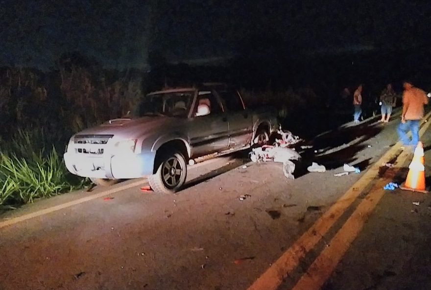 De acordo com a equipe que foi ao local, MRG precisou estacionar uma caminhonete S10 no lado direito da pista porque acabou o combustível do veículo. (Foto: Divulgação DICT)