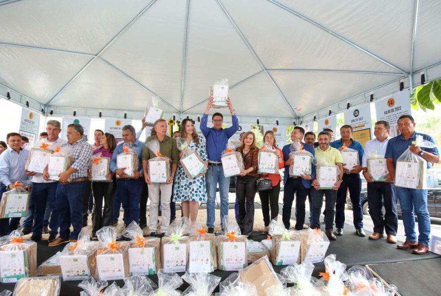 O Governo de Goiás inicia a entrega de kits escolares para mais de 143 mil estudantes do Ensino Fundamental (Fotos: Seduc)