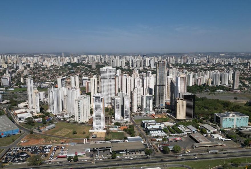 Prefeitura de Goiânia divulga calendário oficial do IPTU e ITU 2023: goianiense terá a uniformização dos pagamentos dos tributos, que poderão ser feitos em nove vezes nos boletos, e em até 12 vezes nos cartões de crédito. (Foto: Reprodução/Secom)