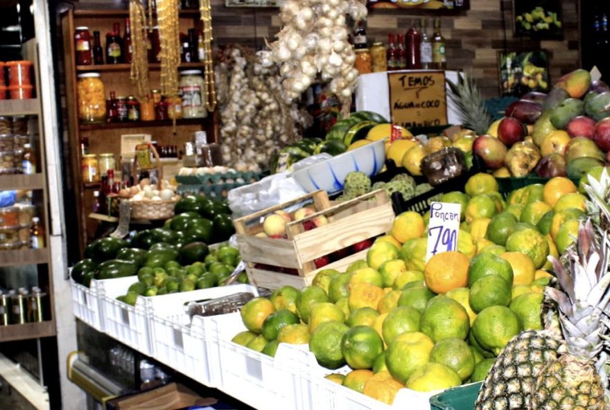 Comércio de frutas, verduras e supermercados estão entre segmentos que contribuíram para alta na geração de empregos em Goiás no ano passado