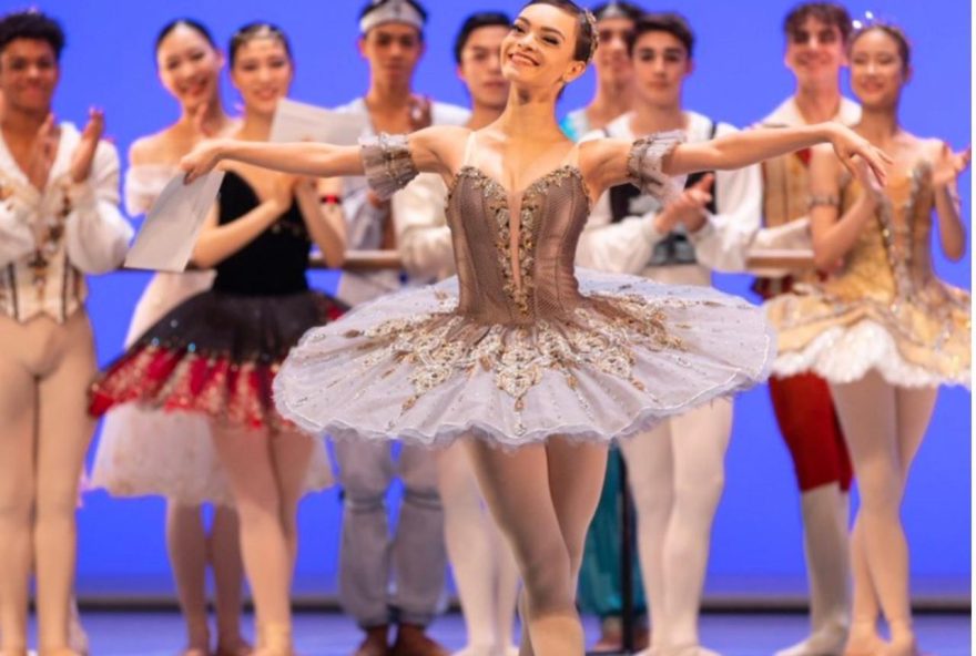 Bailarina da EFG em Artes Basileu França ganha prêmio na maior competição mundial de dança