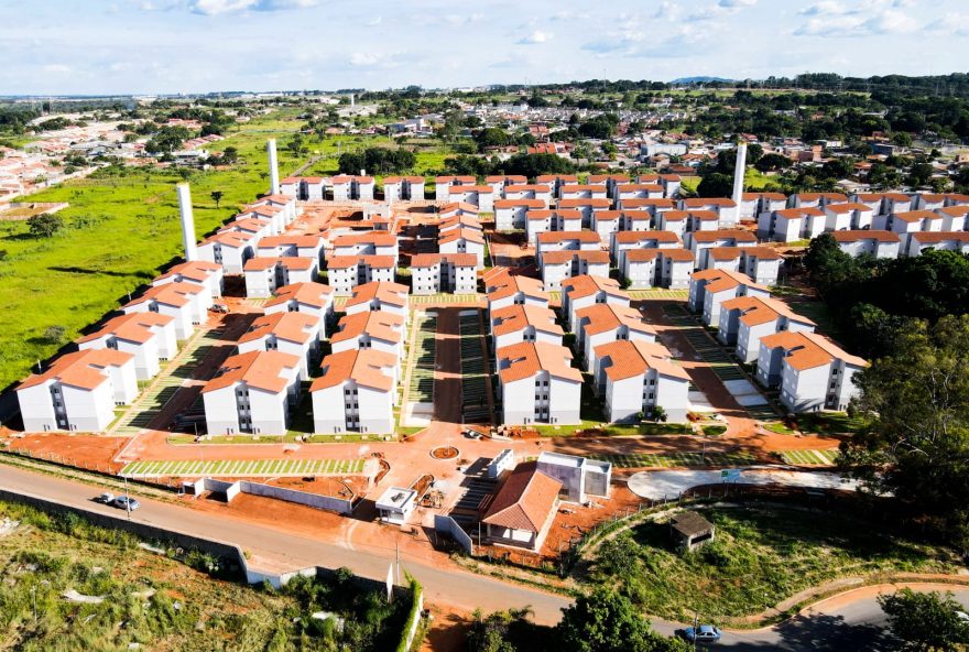 Governo de Goiás entrega 300 moradias em Aparecida de Goiânia