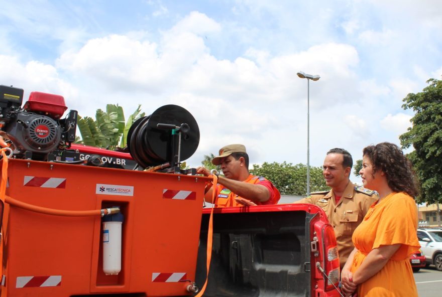 Secretária de Meio Ambiente, Andréa Vulcanis, em visita ao Corpo de Bombeiros nesta quinta-feira,16.
(Foto: Semad)