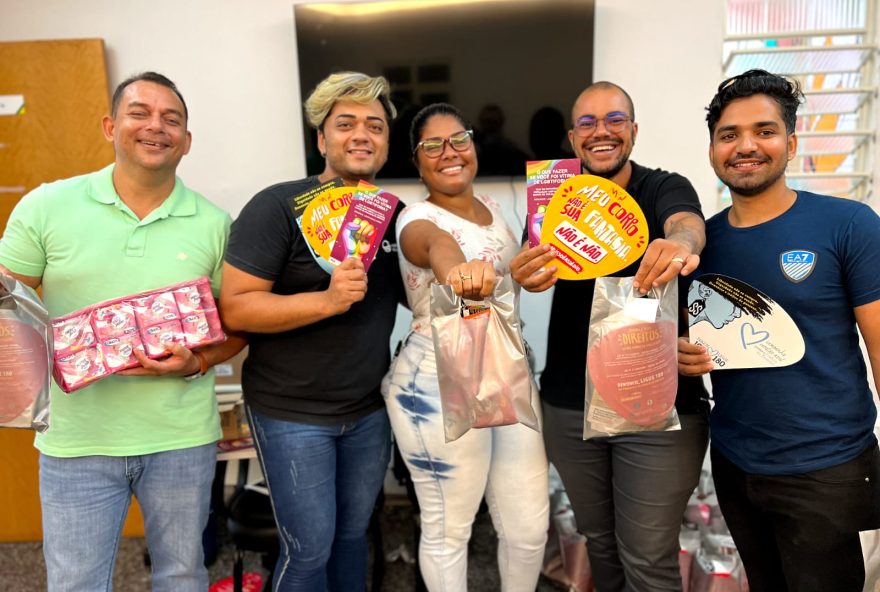 Prefeitura entrega kits com preservativos e material informativo em Encontro de Blocos de Goiânia