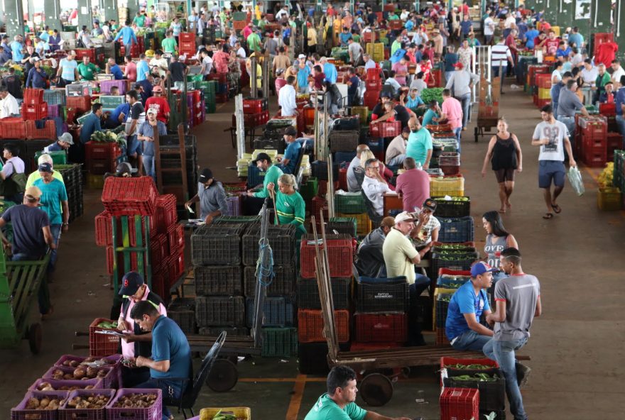 Mercado da Ceasa funciona normalmente no Carnaval